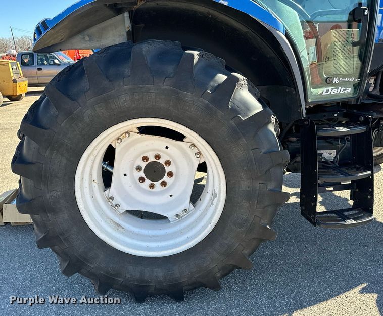 image for item NU9370 2008 New Holland T-6020 tractor