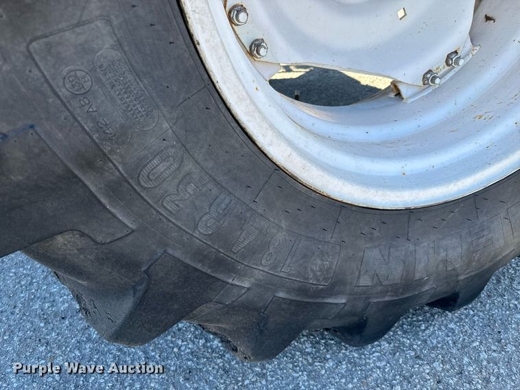 image for item NU9370 2008 New Holland T-6020 tractor