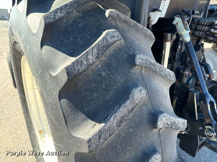 image for item NU9370 2008 New Holland T-6020 tractor