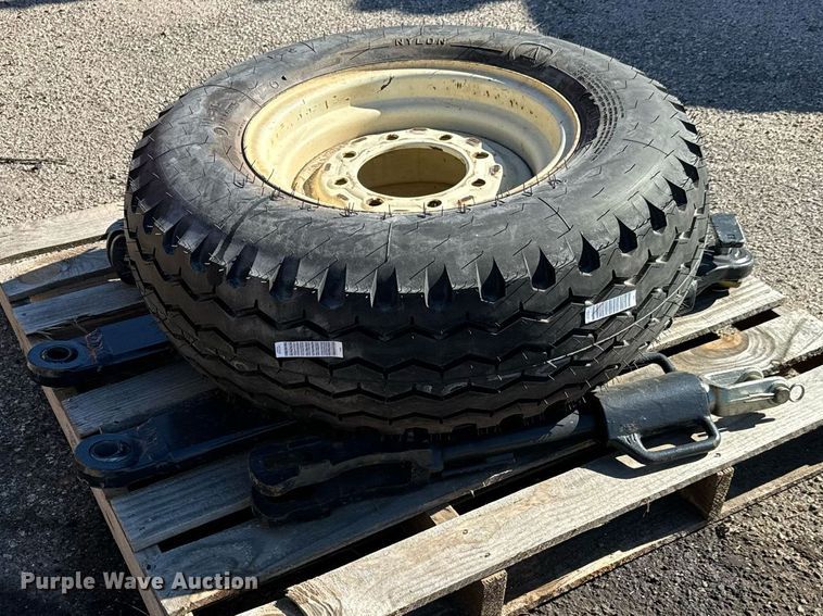 image for item NU9370 2008 New Holland T-6020 tractor