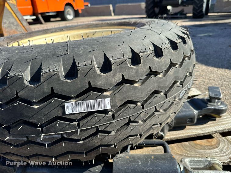 image for item NU9370 2008 New Holland T-6020 tractor