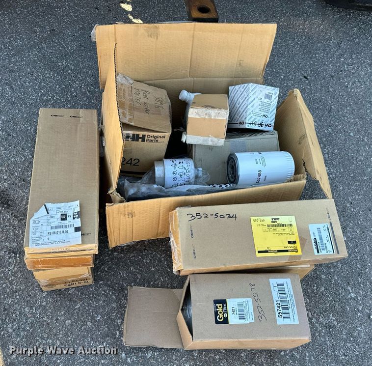 image for item NU9370 2008 New Holland T-6020 tractor