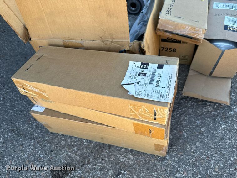 image for item NU9370 2008 New Holland T-6020 tractor