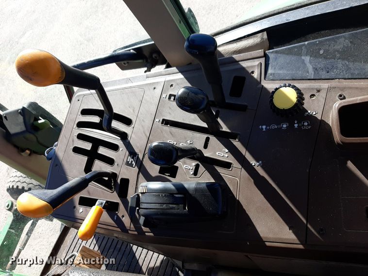 image for item NU9371 2007 John Deere 6415 tractor