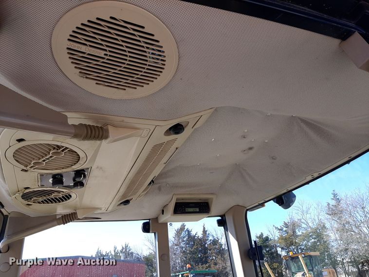 image for item NU9371 2007 John Deere 6415 tractor