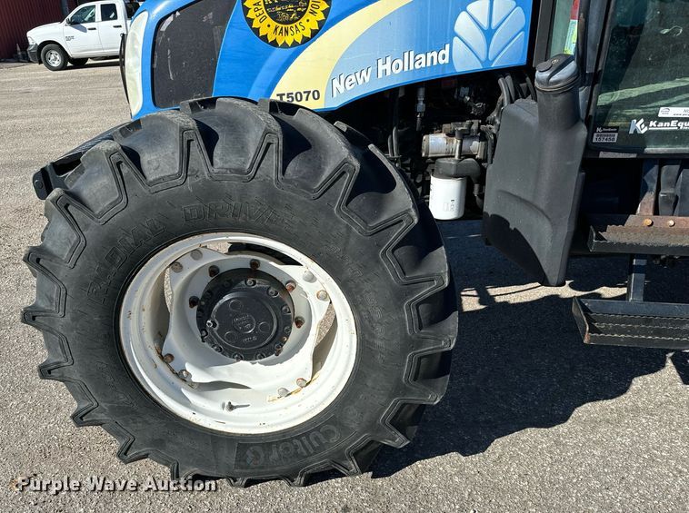 image for item NU9372 2012 New Holland T-5070 MFWD tractor