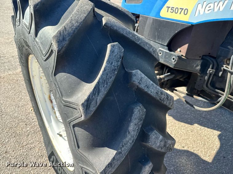 image for item NU9372 2012 New Holland T-5070 MFWD tractor