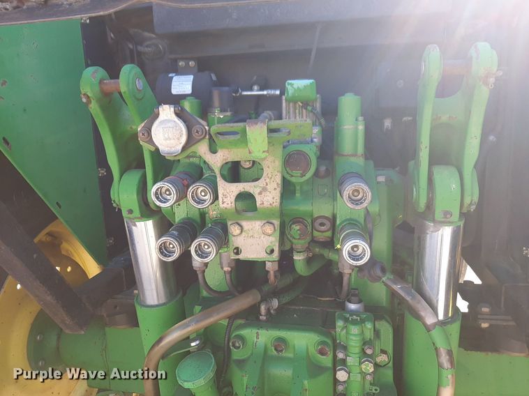 image for item NU9373 2005 John Deere 6415 tractor