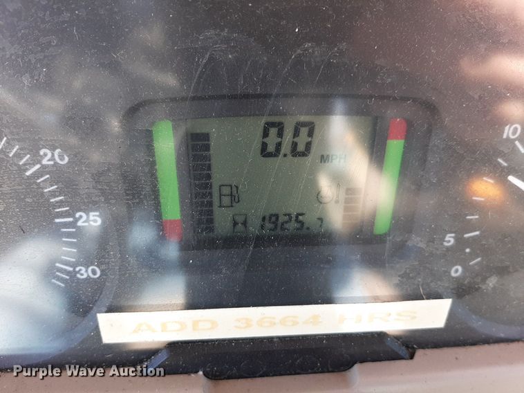 image for item NU9373 2005 John Deere 6415 tractor