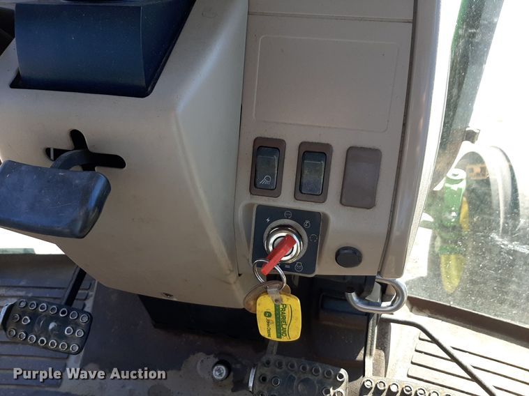 image for item NU9373 2005 John Deere 6415 tractor