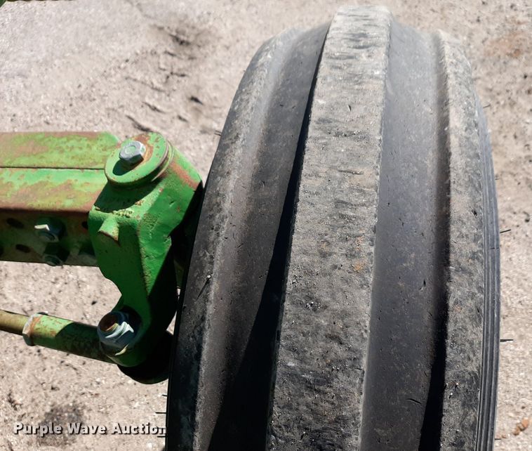 image for item NU9373 2005 John Deere 6415 tractor