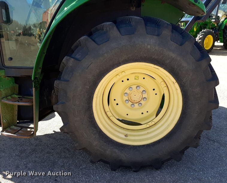 image for item NU9373 2005 John Deere 6415 tractor