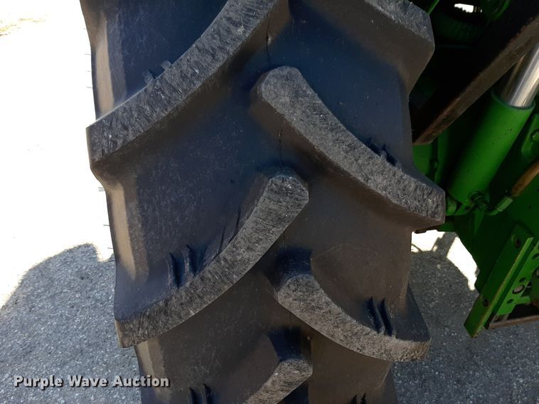 image for item NU9373 2005 John Deere 6415 tractor