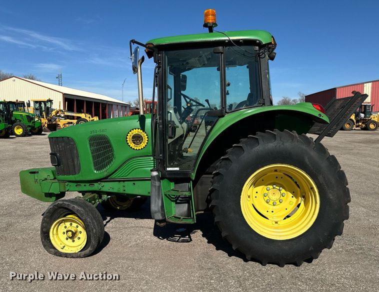 image for item NU9374 2007 John Deere 6415 tractor