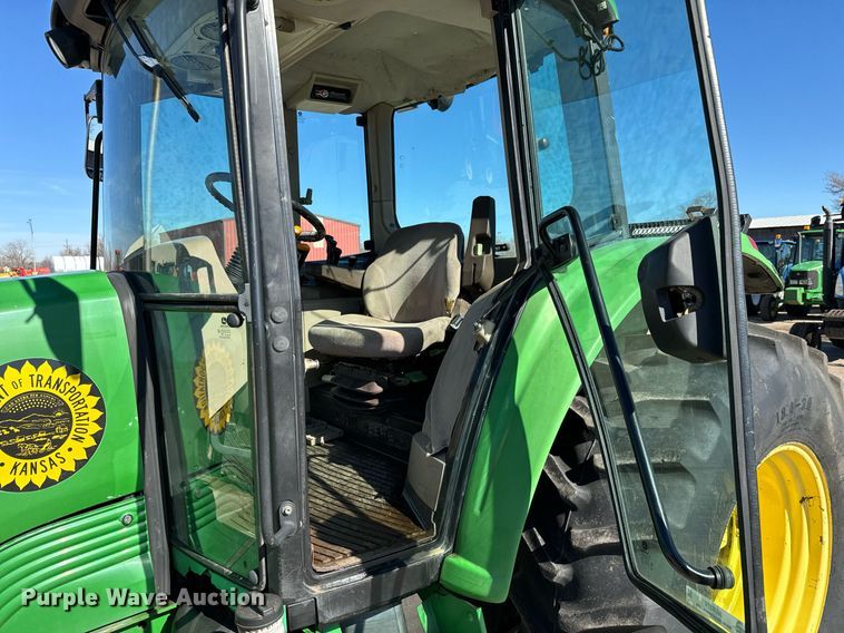 image for item NU9374 2007 John Deere 6415 tractor