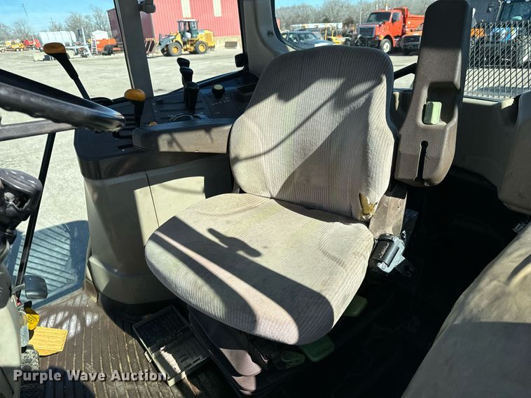 image for item NU9374 2007 John Deere 6415 tractor