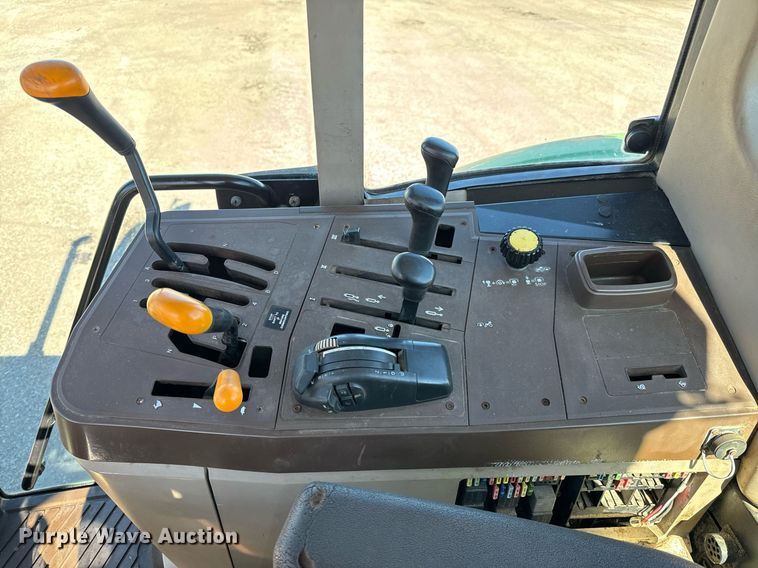 image for item NU9374 2007 John Deere 6415 tractor