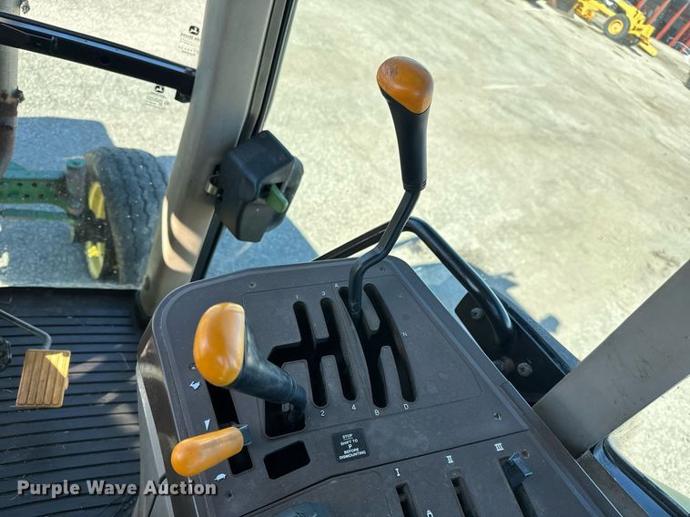 image for item NU9374 2007 John Deere 6415 tractor