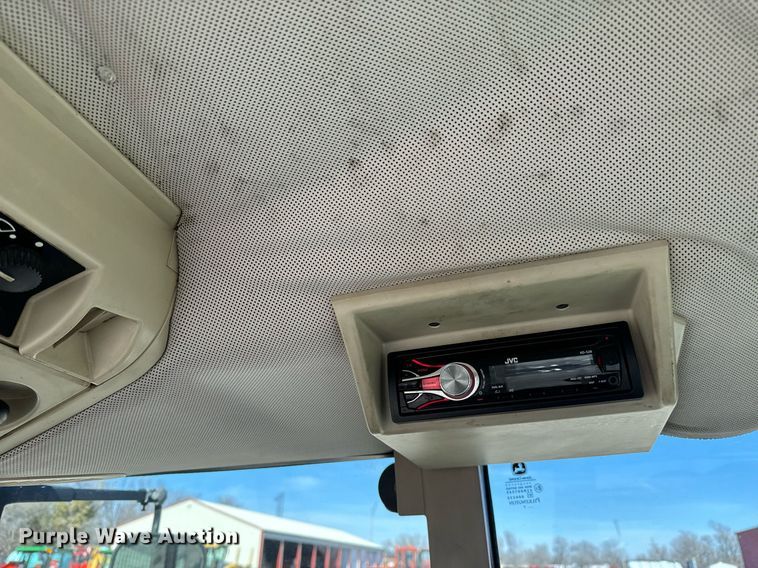 image for item NU9374 2007 John Deere 6415 tractor