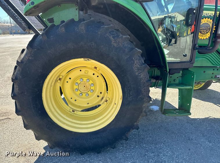 image for item NU9374 2007 John Deere 6415 tractor