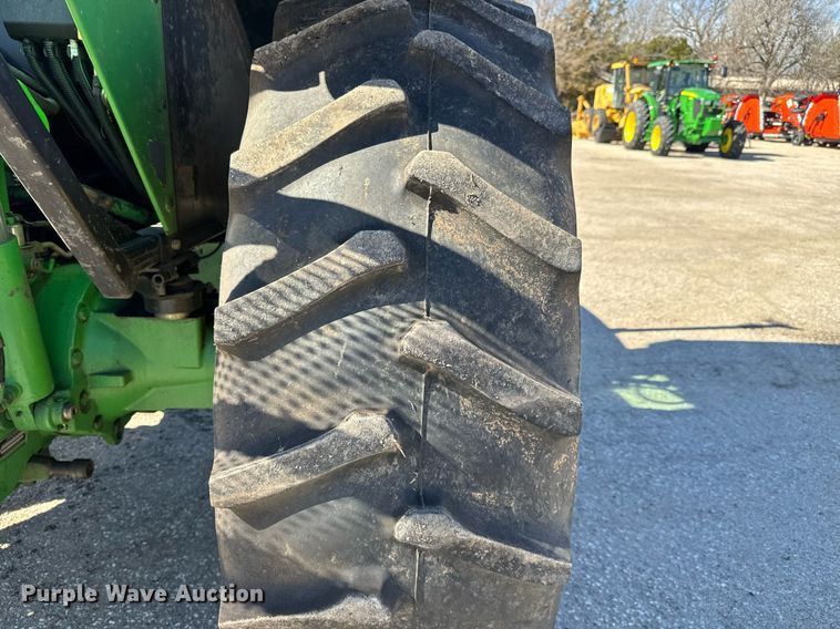 image for item NU9374 2007 John Deere 6415 tractor