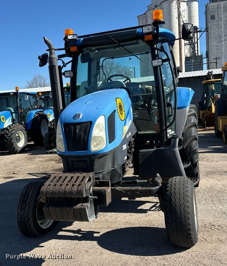 image for item NU9375 2008 New Holland T-6020 tractor