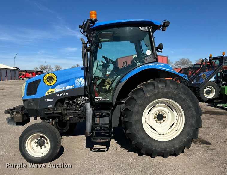 image for item NU9375 2008 New Holland T-6020 tractor