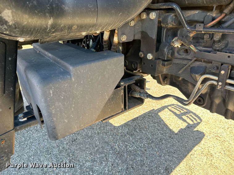 image for item NU9375 2008 New Holland T-6020 tractor