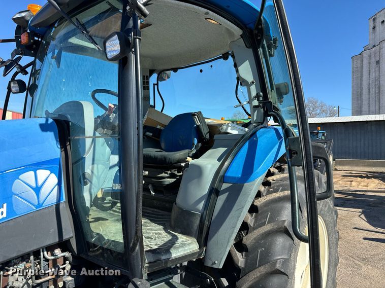 image for item NU9375 2008 New Holland T-6020 tractor