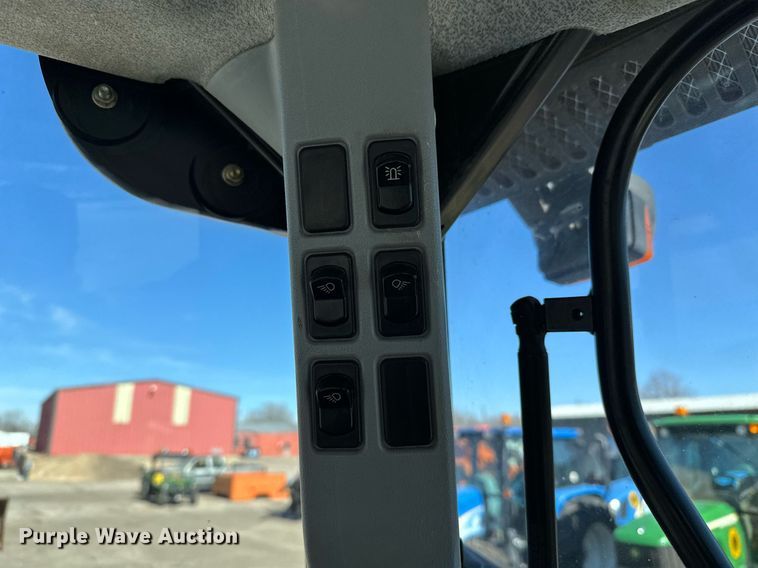 image for item NU9375 2008 New Holland T-6020 tractor