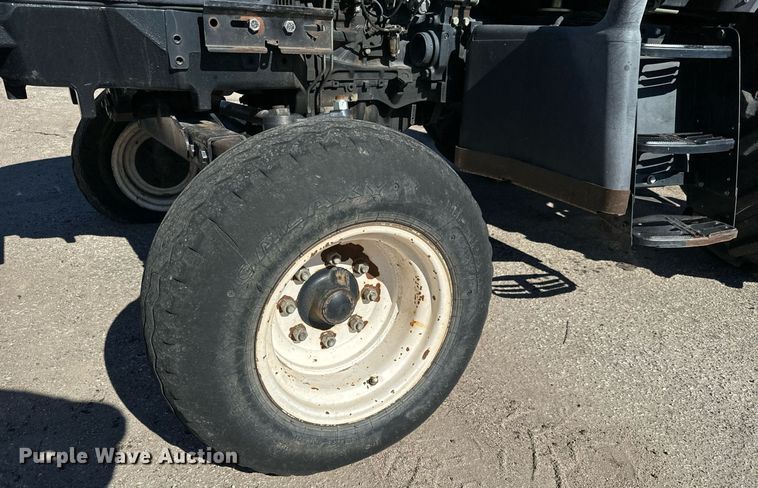 image for item NU9375 2008 New Holland T-6020 tractor