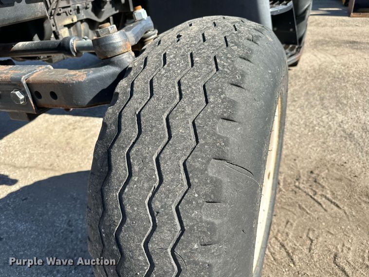 image for item NU9375 2008 New Holland T-6020 tractor