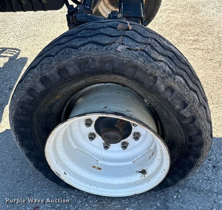 image for item NU9375 2008 New Holland T-6020 tractor