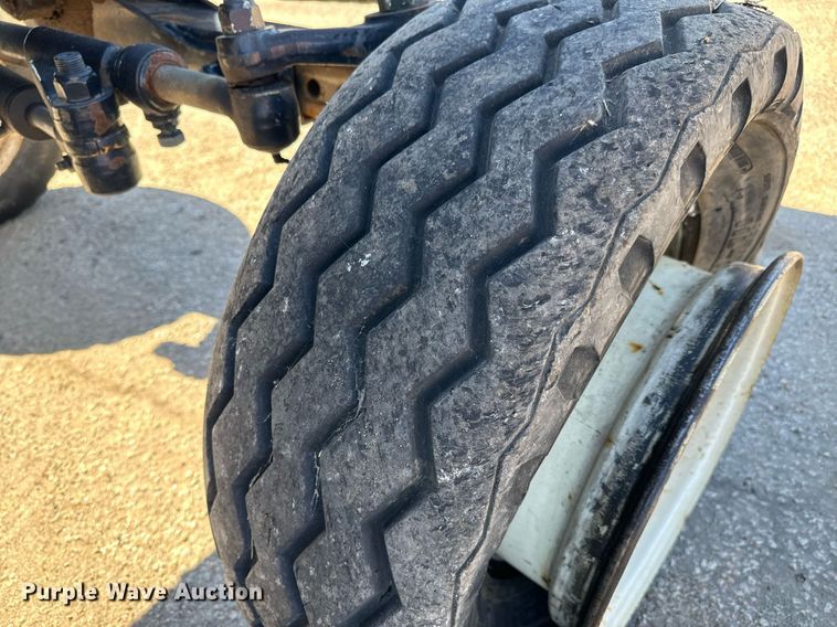 image for item NU9375 2008 New Holland T-6020 tractor