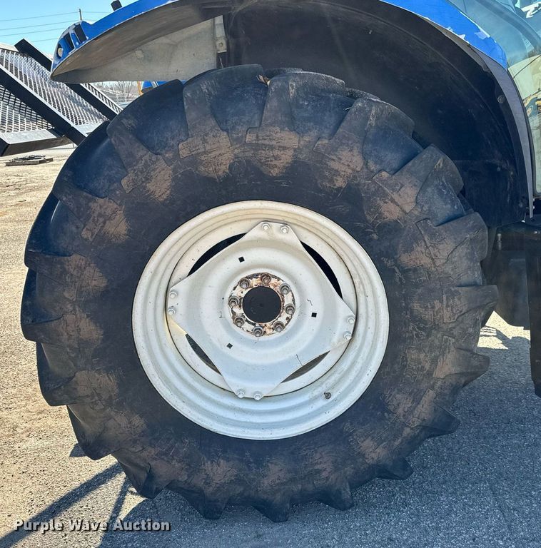 image for item NU9375 2008 New Holland T-6020 tractor