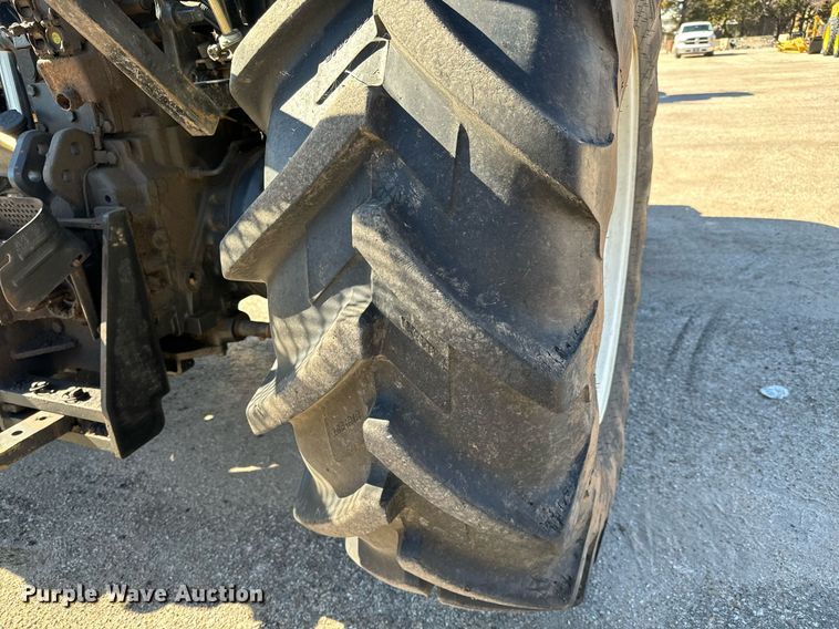 image for item NU9375 2008 New Holland T-6020 tractor