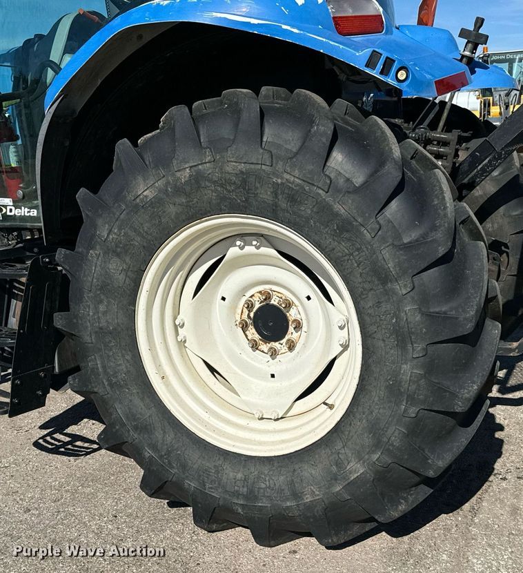 image for item NU9375 2008 New Holland T-6020 tractor