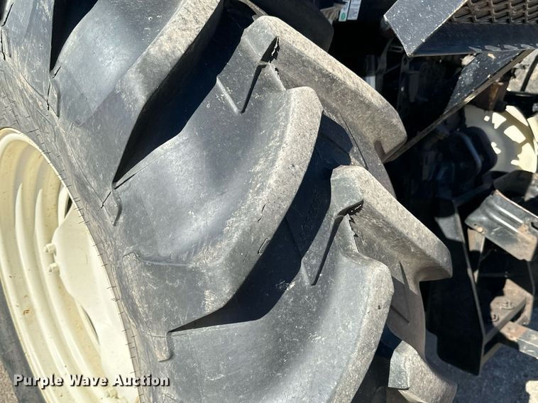 image for item NU9375 2008 New Holland T-6020 tractor