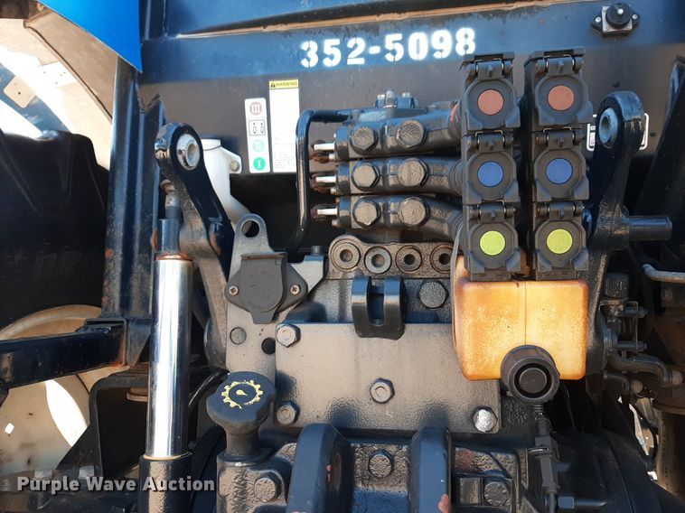 image for item NU9376 2008 New Holland T-6020 tractor