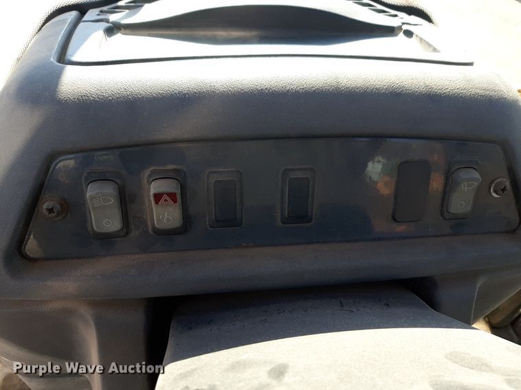 image for item NU9377 2005 John Deere 310G backhoe