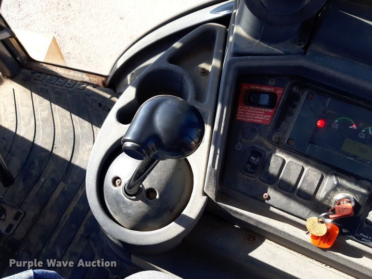 image for item NU9377 2005 John Deere 310G backhoe