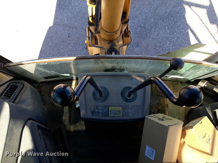 image for item NU9377 2005 John Deere 310G backhoe