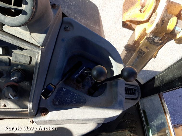 image for item NU9377 2005 John Deere 310G backhoe