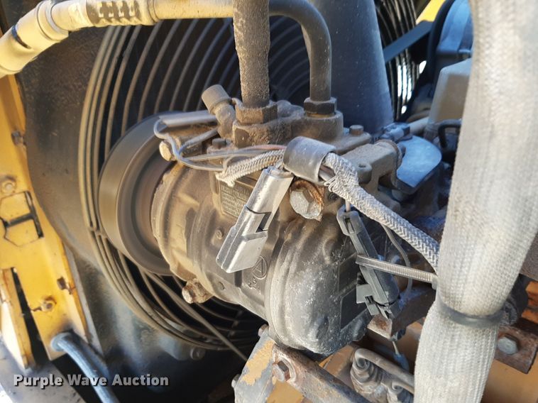 image for item NU9377 2005 John Deere 310G backhoe