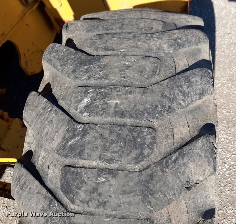 image for item NU9377 2005 John Deere 310G backhoe