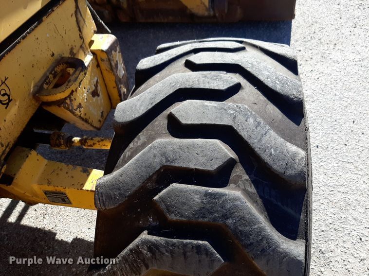 image for item NU9377 2005 John Deere 310G backhoe