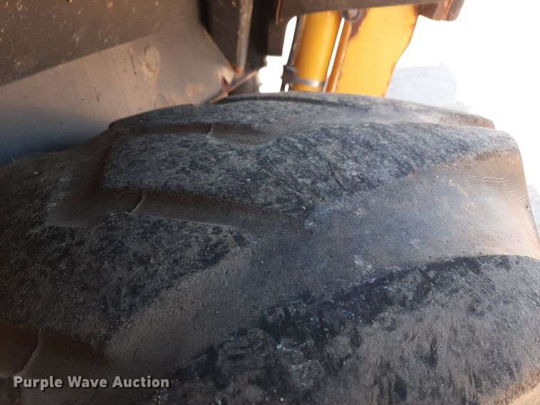 image for item NU9377 2005 John Deere 310G backhoe