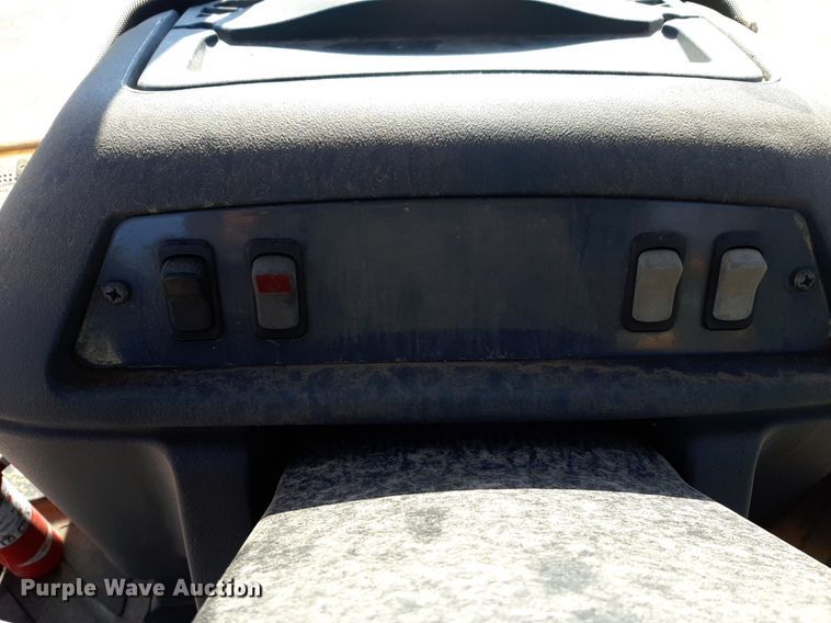 image for item NU9378 1998 John Deere 310G backhoe