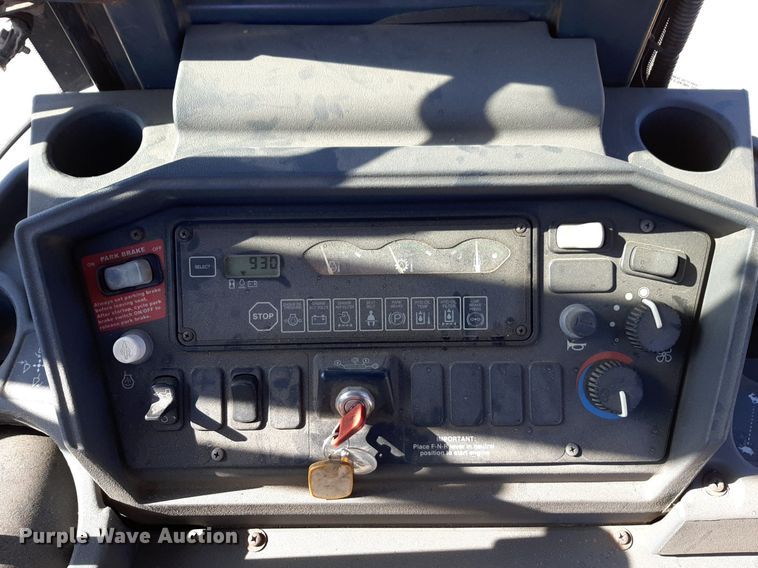 image for item NU9378 1998 John Deere 310G backhoe