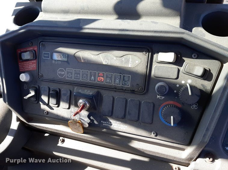 image for item NU9378 1998 John Deere 310G backhoe